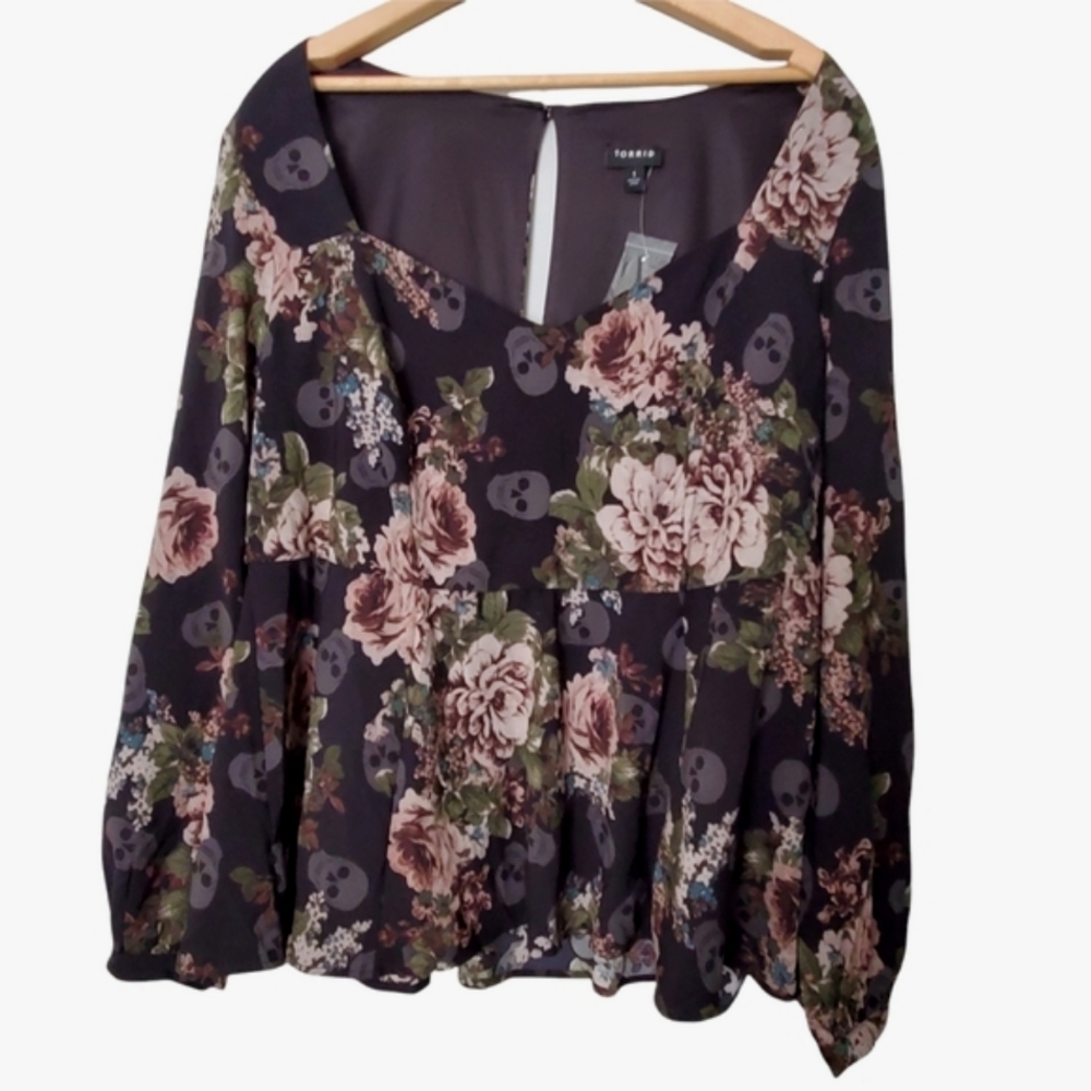 torrid Black Shirt Grey Skulls Floral Peplum Blouse Long Sleeve Top 1 1X 14-16